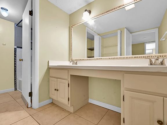 3rd image of 1458 N Lawnwood Cir APT 26D