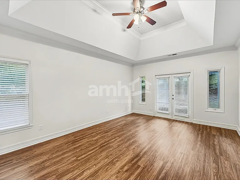 1296 Crown Ter — Photo 11