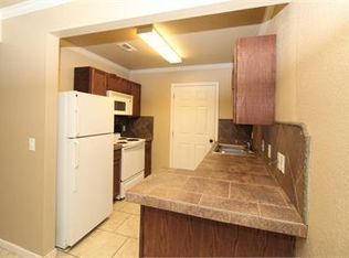 2068 N Leverett Ave, Fayetteville, AR 72703