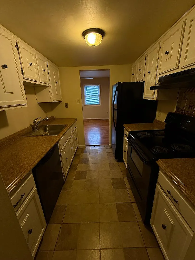 3921 Breezy Ct — Photo 2