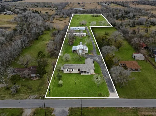 19645 Nordt Rd, Damon, TX 77430