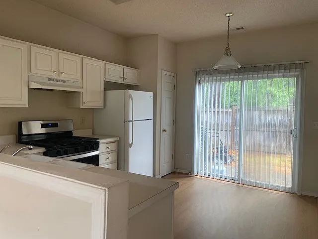 111 Durston Loop — Photo 3