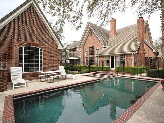 2nd image of 8 Henly Ln