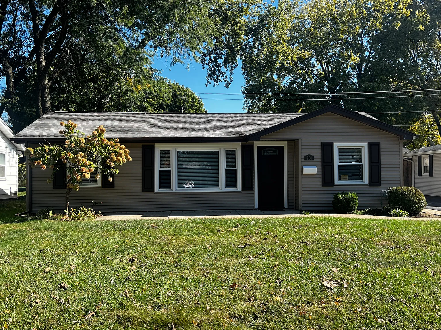 208 N Levasseur Ave — Photo 1
