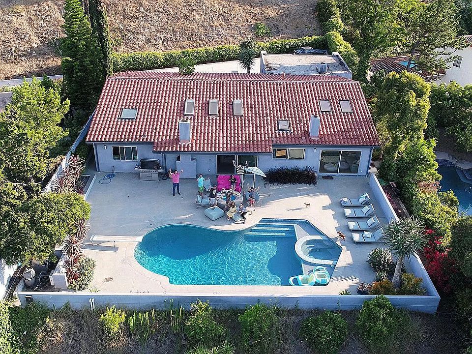 2nd image of 8307 Skyline Dr