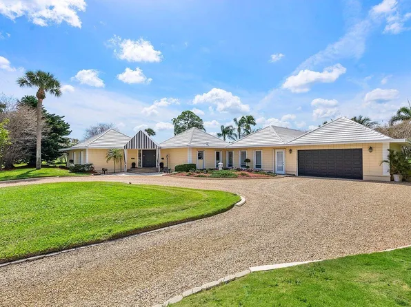 261 N Country Club Drive, Atlantis, FL 33462