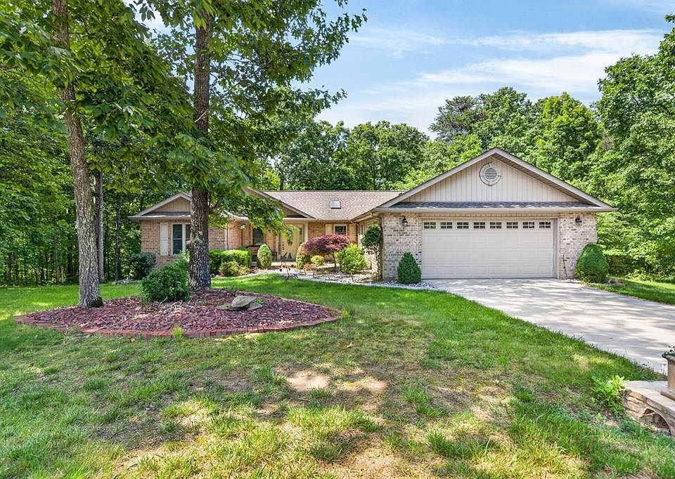1st image of 657 Lakeview Dr