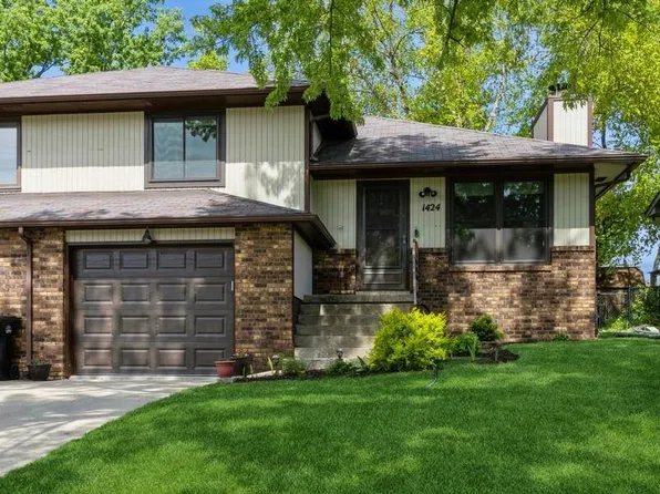 1424 Eastview Dr, Coralville, IA 52241