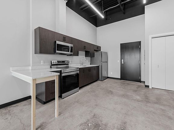 4th image of 801 9th St SE #221