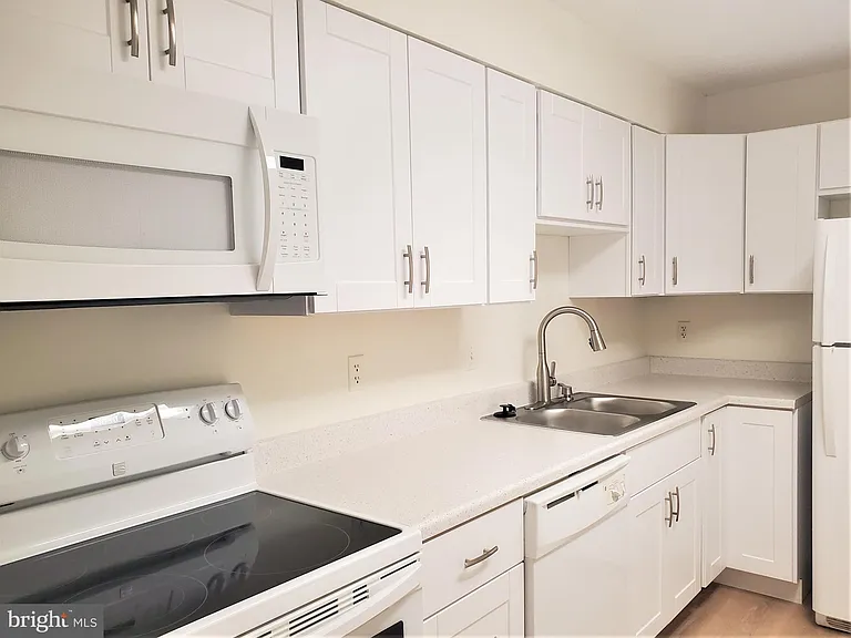 15100 Interlachen Dr #4516 — Photo 1
