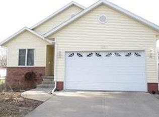 1323 9th St NW, Cedar Rapids, IA 52405
