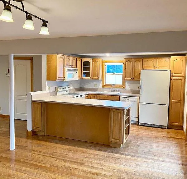 1630 Jefferson Ave — Photo 1