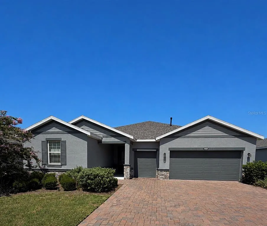 3 bed, 3.0 bath, 2362 sqft, $4,800 — Photo 1