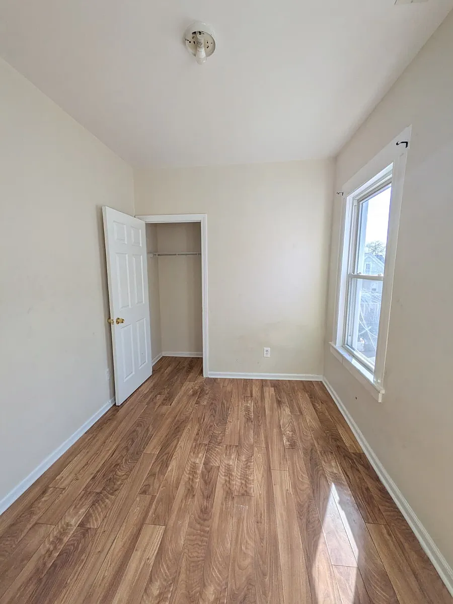 Building Photo - 928 Hancock Ave #3L