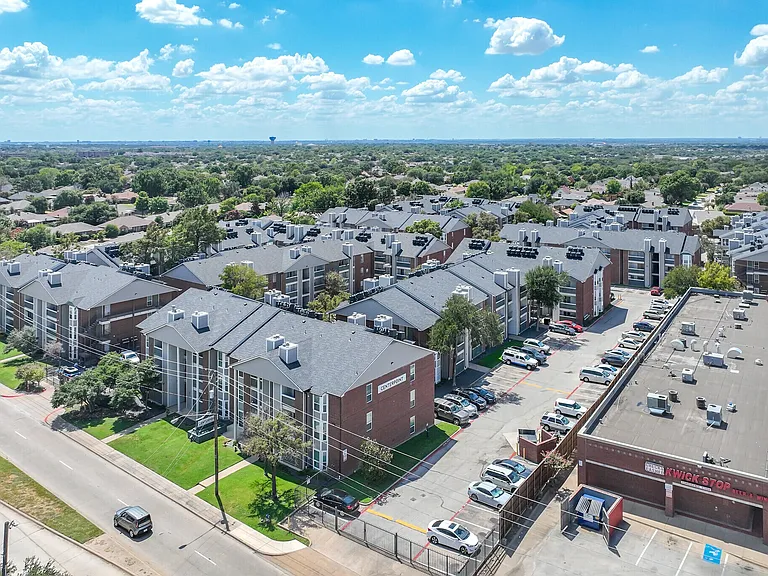 Centerpoint Apartments — Photo 24