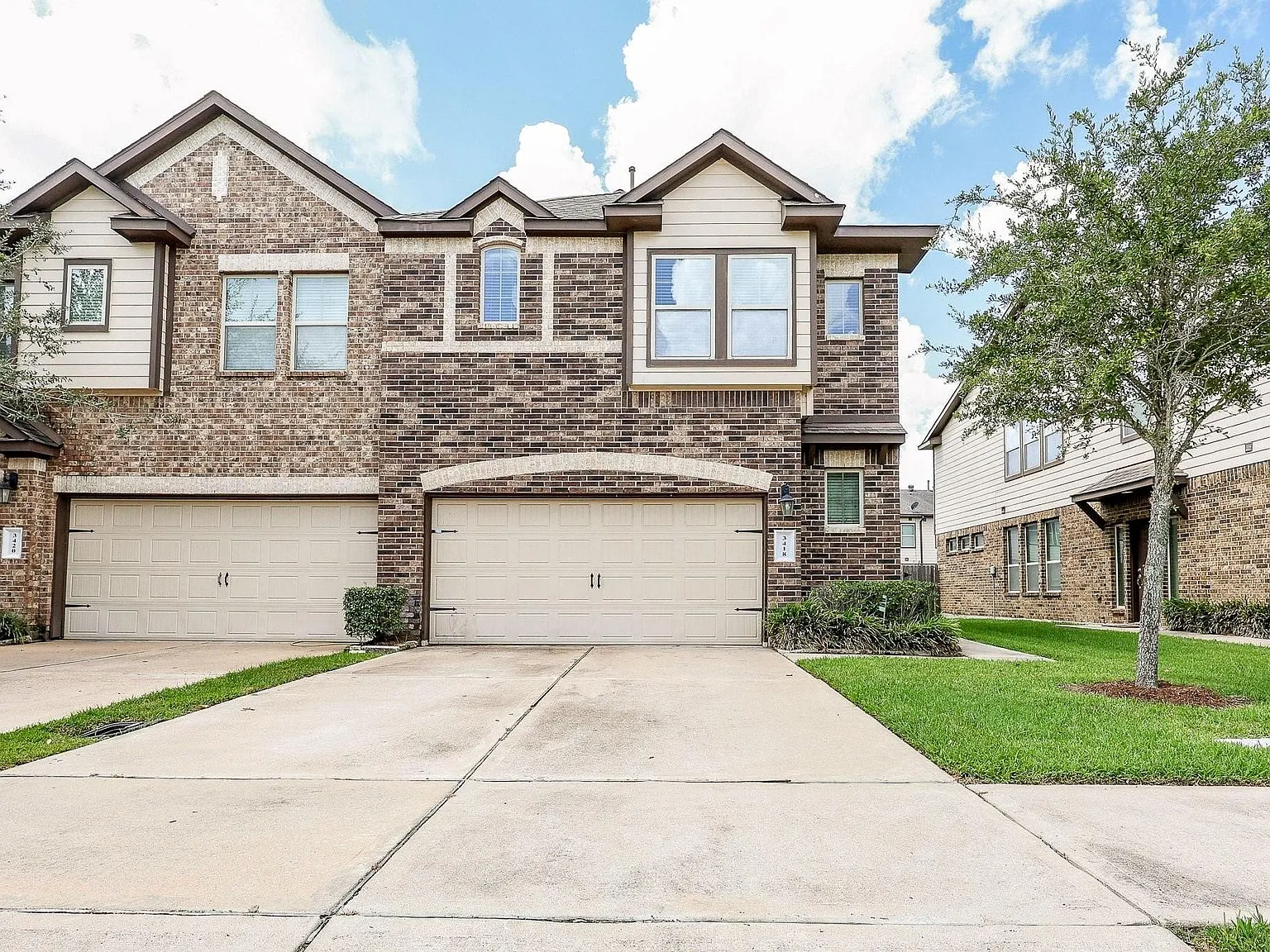 3 bed, 2.5 bath, 1964 sqft, $2,200 — Photo 2