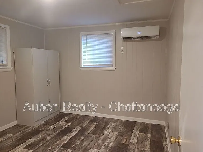 564 Julian Rd — Photo 7