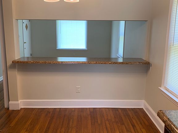 4th image of 304 W Wood St