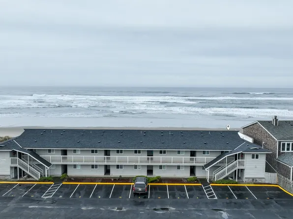 137 S Pacific St APT 16, Rockaway Beach, OR 97136