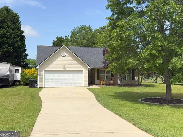 105 Carols Ln, Locust Grove, GA 30248