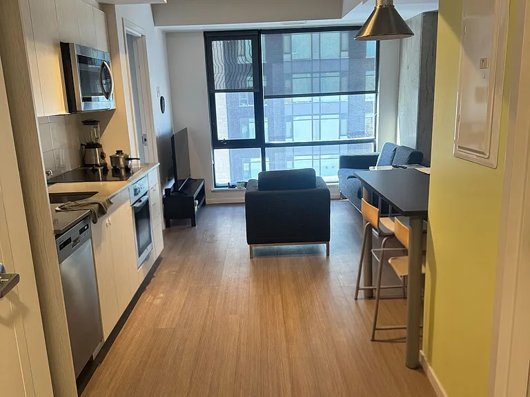 105 Champagne Ave S #1102 — Photo 2
