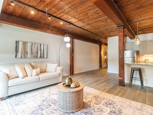55 Sterling St #312M, Clinton, MA 01510