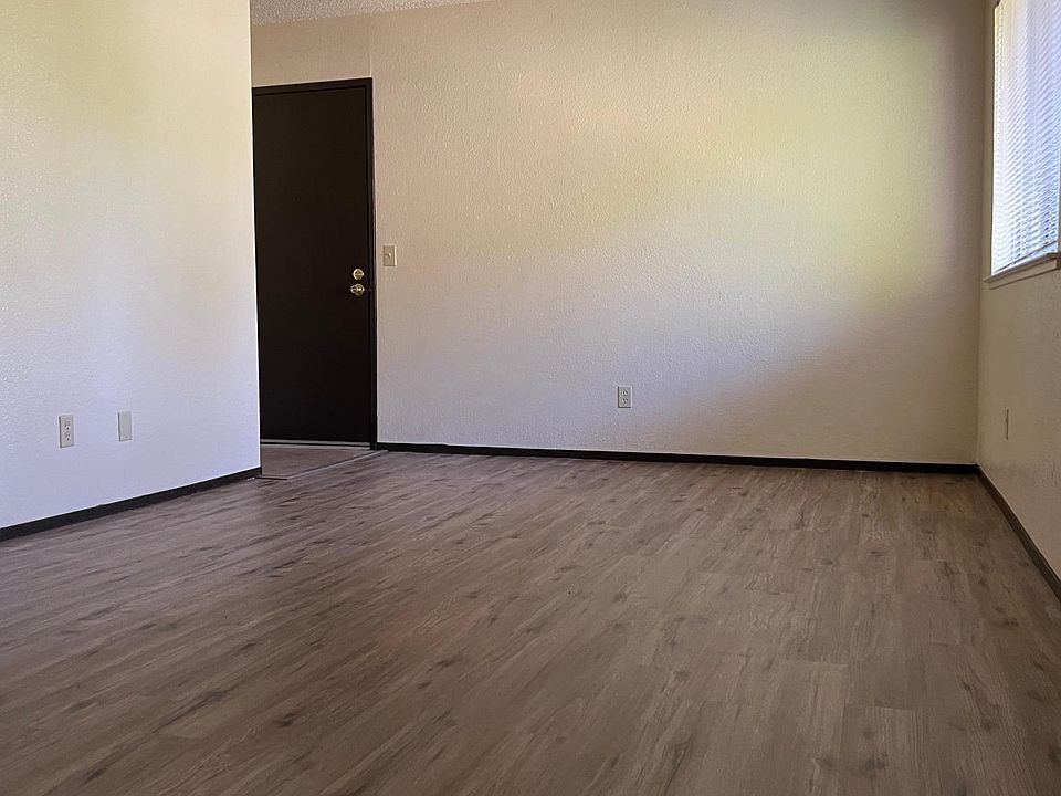 2nd image of 1118 T St APT 8
