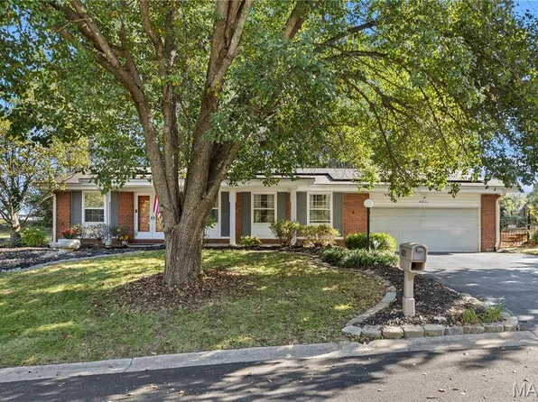 4811 Blu Fountain Dr, Godfrey, IL 62035