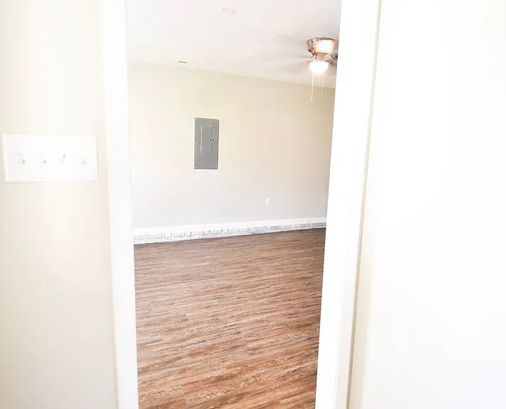 411 Northwoods Dr — Photo 3