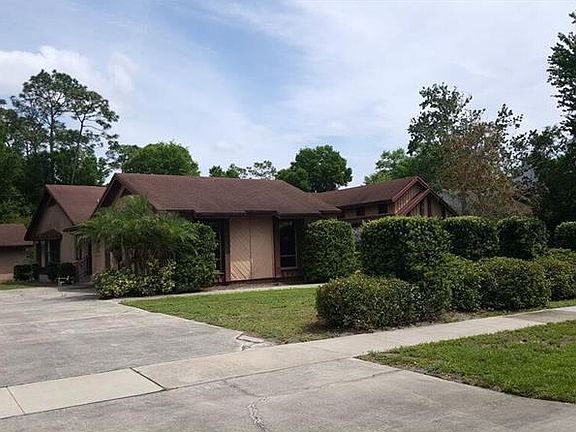 2nd image of 1907 Green Meadow Ln