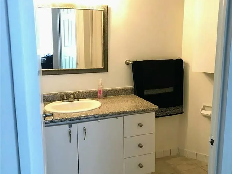 801 King St W #514 — Photo 9