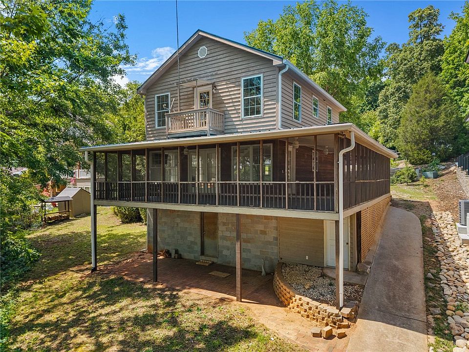 1st image of 104 Lakehill Dr