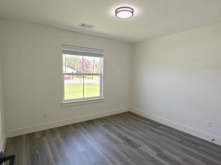 1321 Franklin Ave — Photo 3