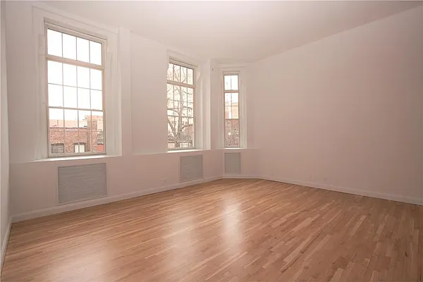 Rented by R New York | media 22