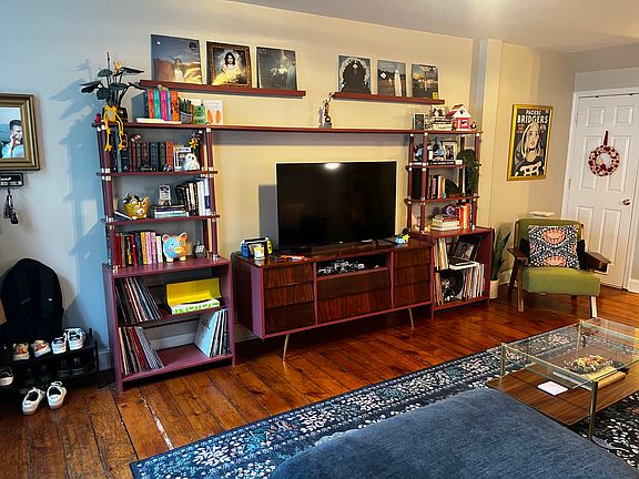 3rd image of 421 Boas St