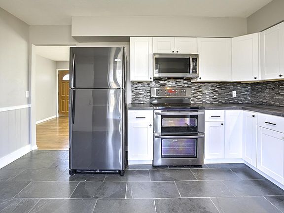 5th image of 4947 S 121st St
