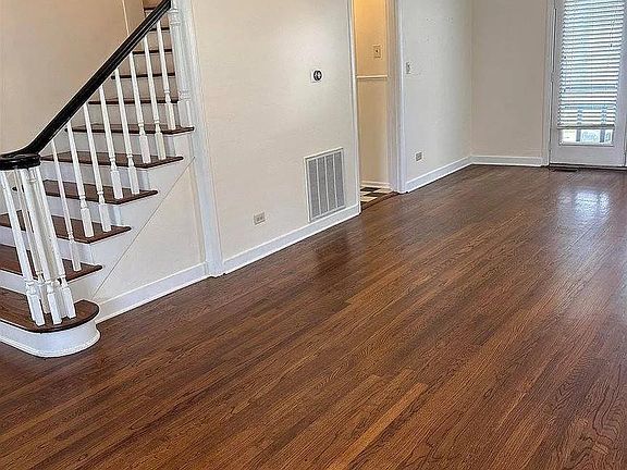 4th image of 309 W Dobbs St