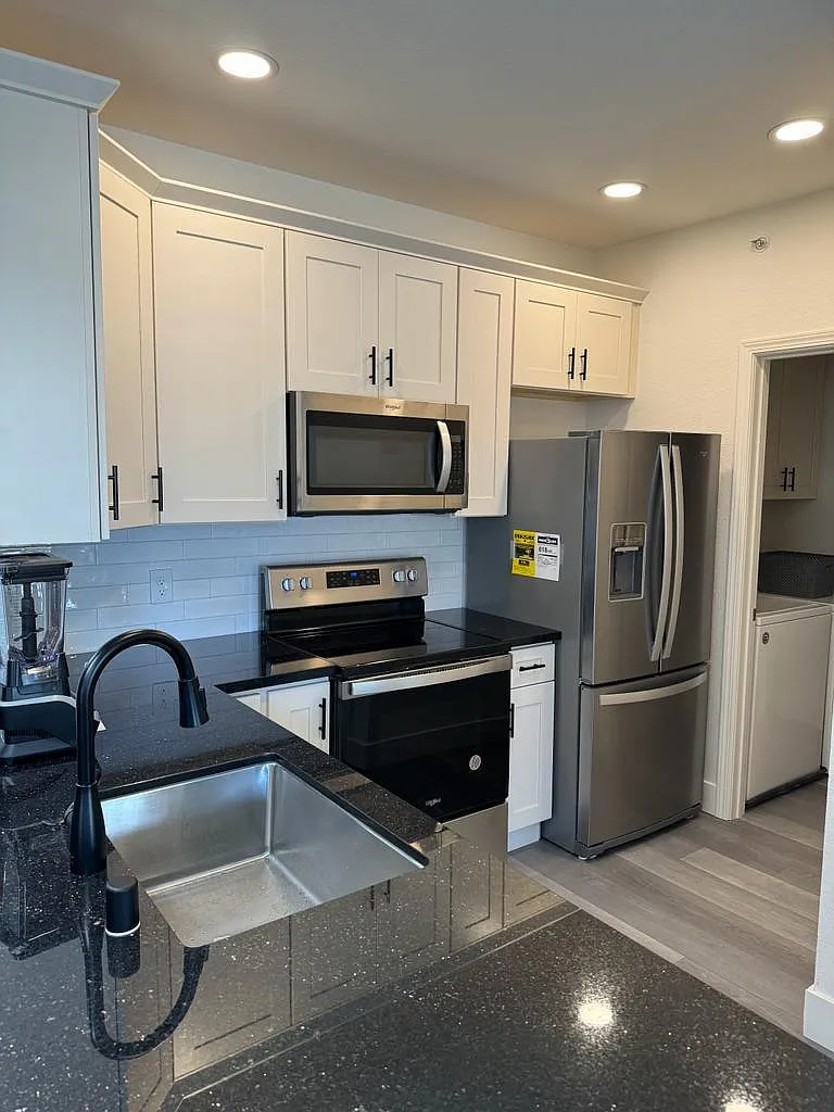 701 Gibson Dr — Photo 3