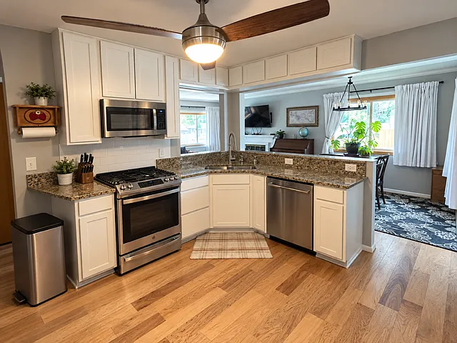 4 bed, 1962 sqft, $3,200 — Photo 2