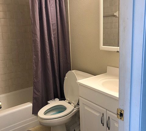 3rd image of 2907 Balfour Ave