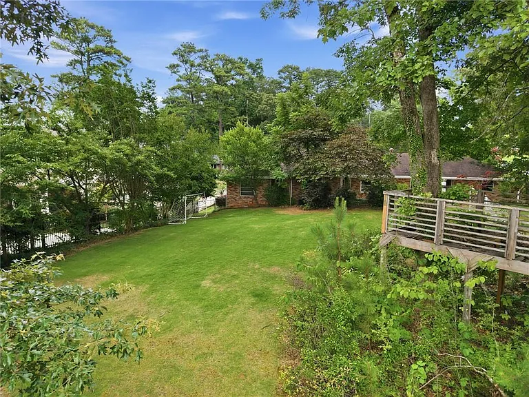 2140 Oakawana Dr NE — Photo 10