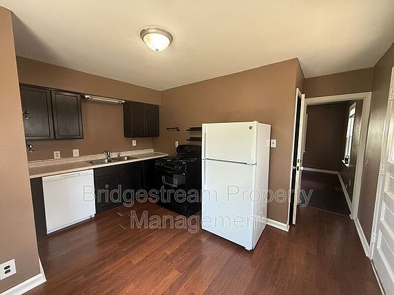 5th image of 4040 Elliot Ave