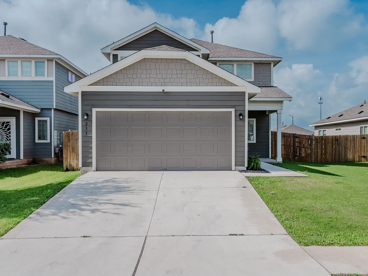 4 bed, 2.5 bath, 2344 sqft, $2,100 — Photo 1
