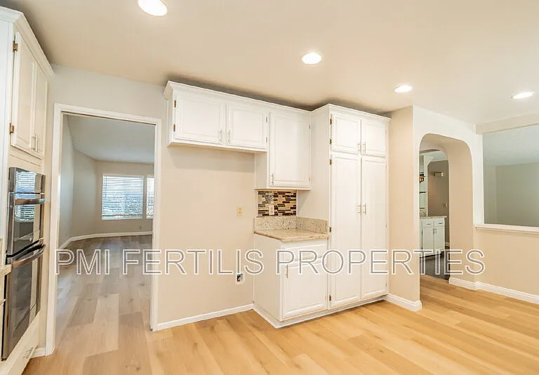 1229 Hibiscus St — Photo 15