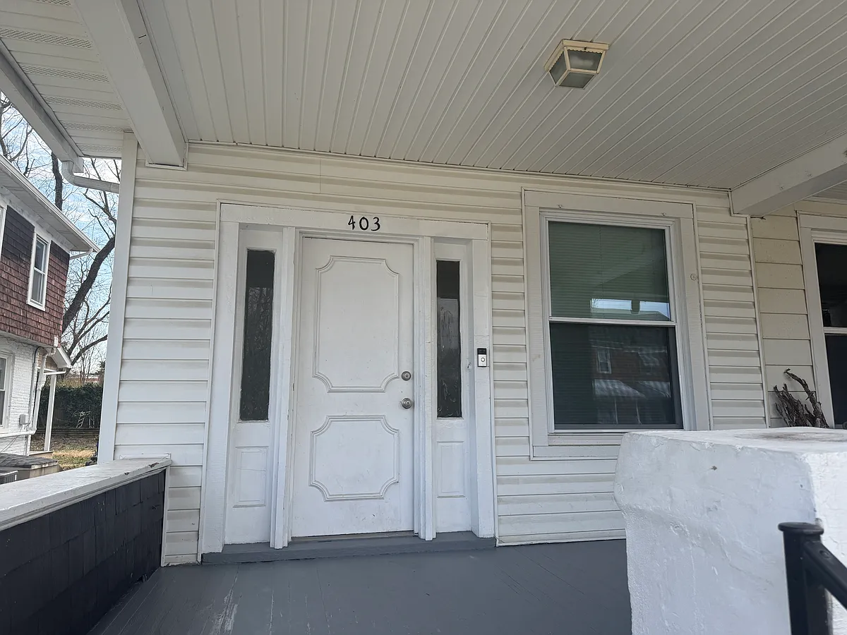 Building Photo - 403 Charter Oak Ave