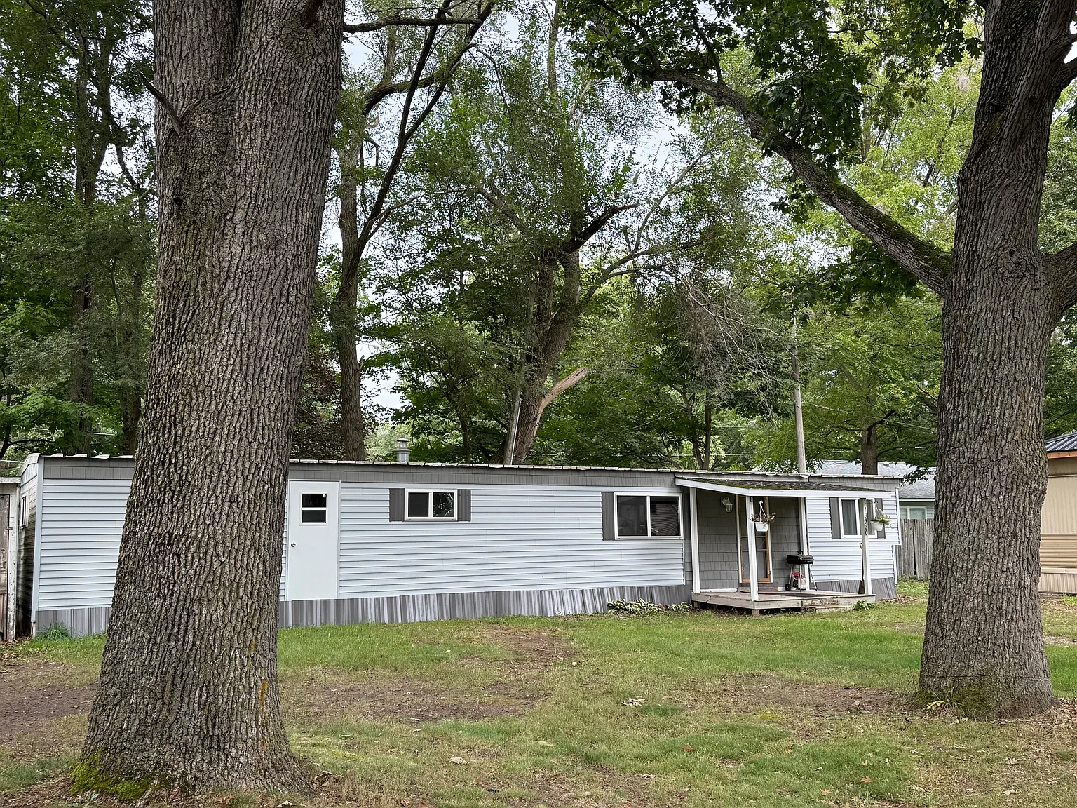 19330 Carmon Dr — Photo 2