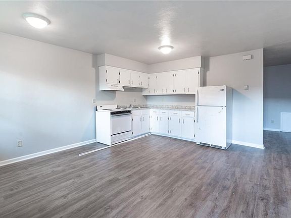 3rd image of 1017 Hillside Ave #D3