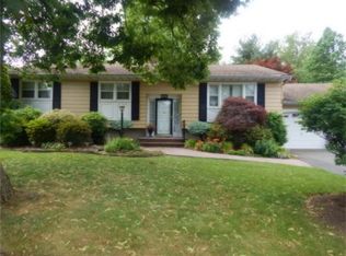 16 Hickory St, Metuchen, NJ 08840