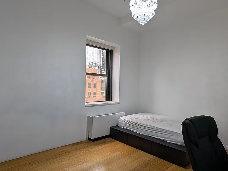 365 Bridge St #9P — Photo 7