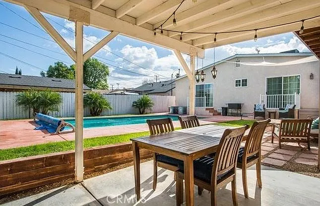 17827 Burbank Blvd — Photo 33